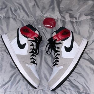 Air Jordan 1 Retro High OG ‘ Smoke Grey ‘